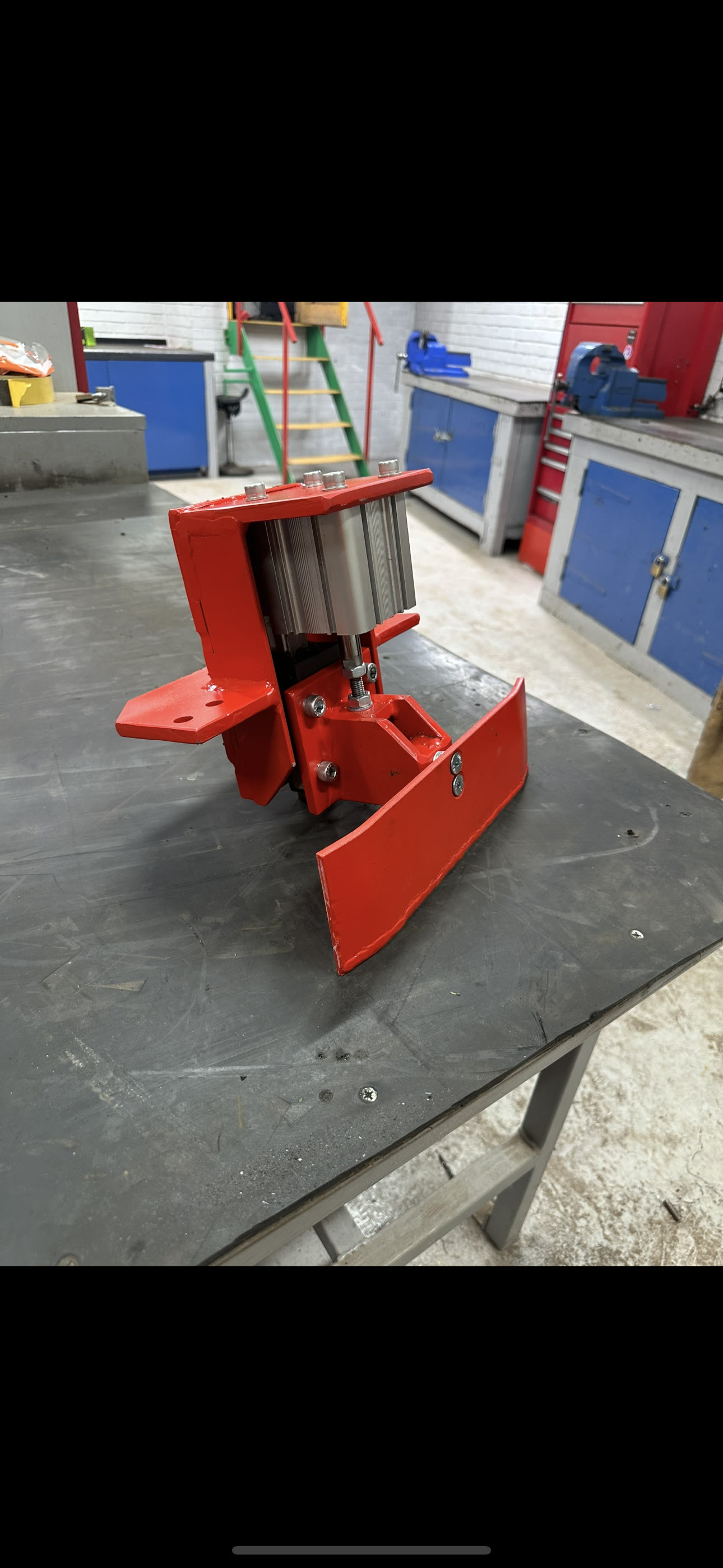 Slug cutter clamp